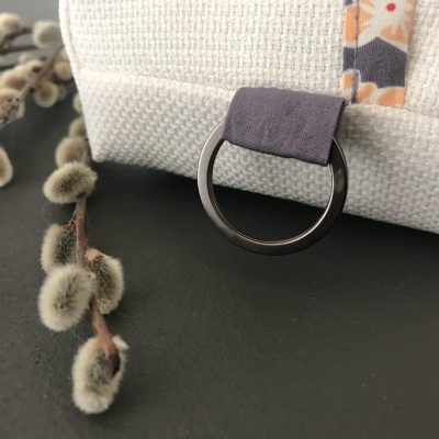 BebéLUX ring i hvid vådserviet etui